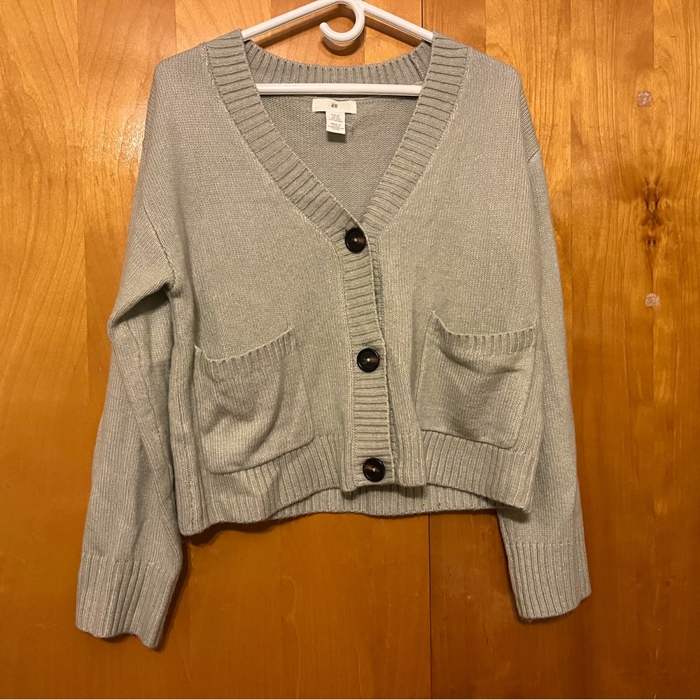 H&M Soft and comfortable layering cardigan for fall